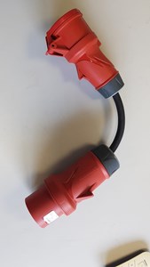 Image de Adaptateur CEE rouge 32A vers CEE 16A